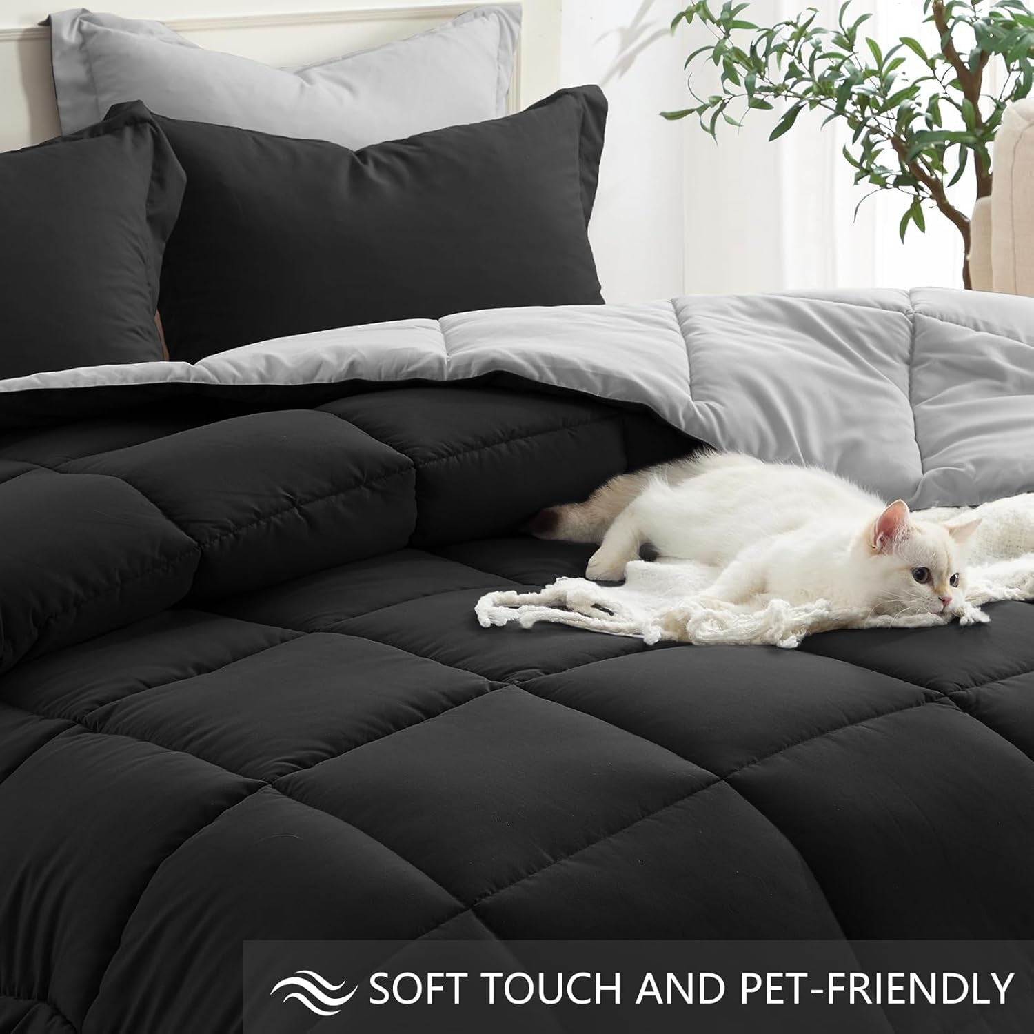King Size Reversible Comforter Set - Lightweight Down Alternative Bedding in Black and Light Grey, 3 Piece with 2 Shams, All Season Soft Comforter for King Size Bed