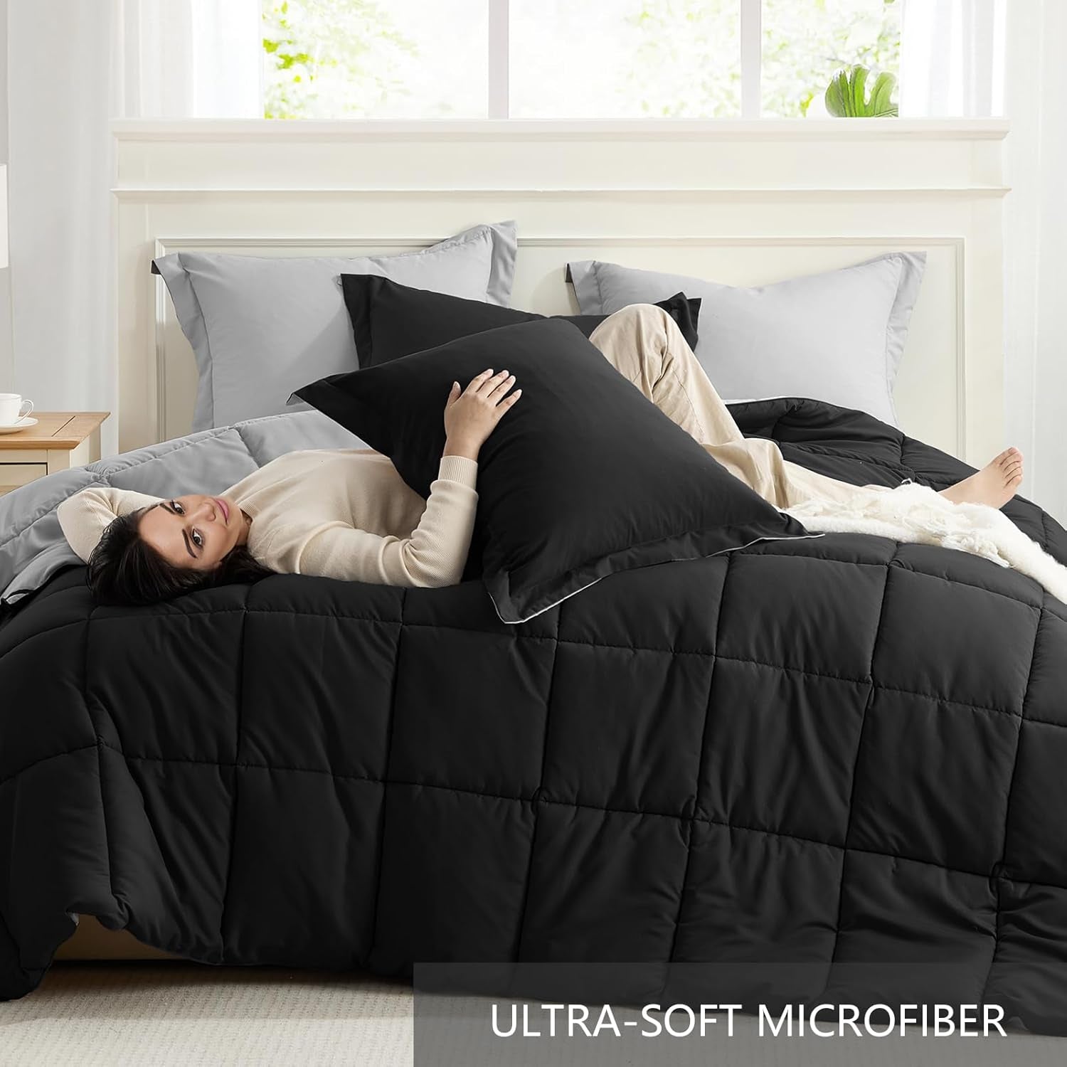 King Size Reversible Comforter Set - Lightweight Down Alternative Bedding in Black and Light Grey, 3 Piece with 2 Shams, All Season Soft Comforter for King Size Bed